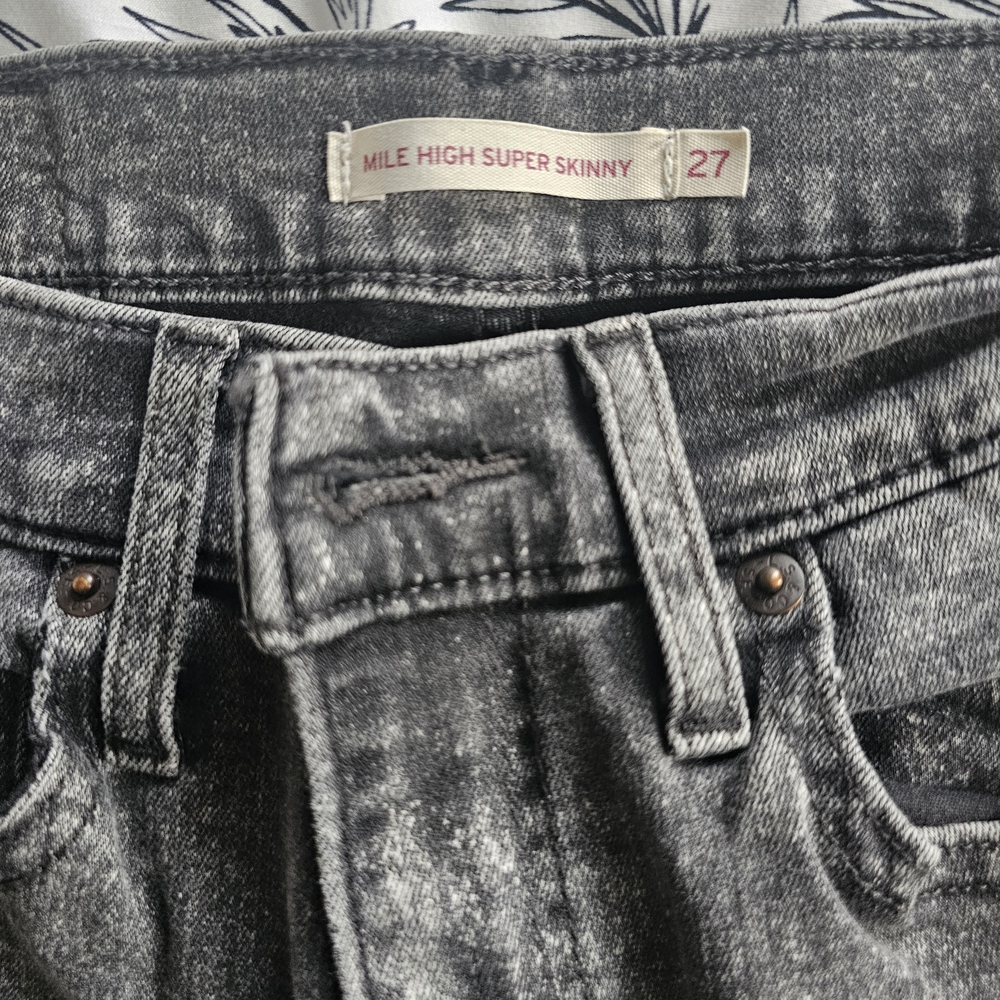 Levi's High Rise Black Jeans